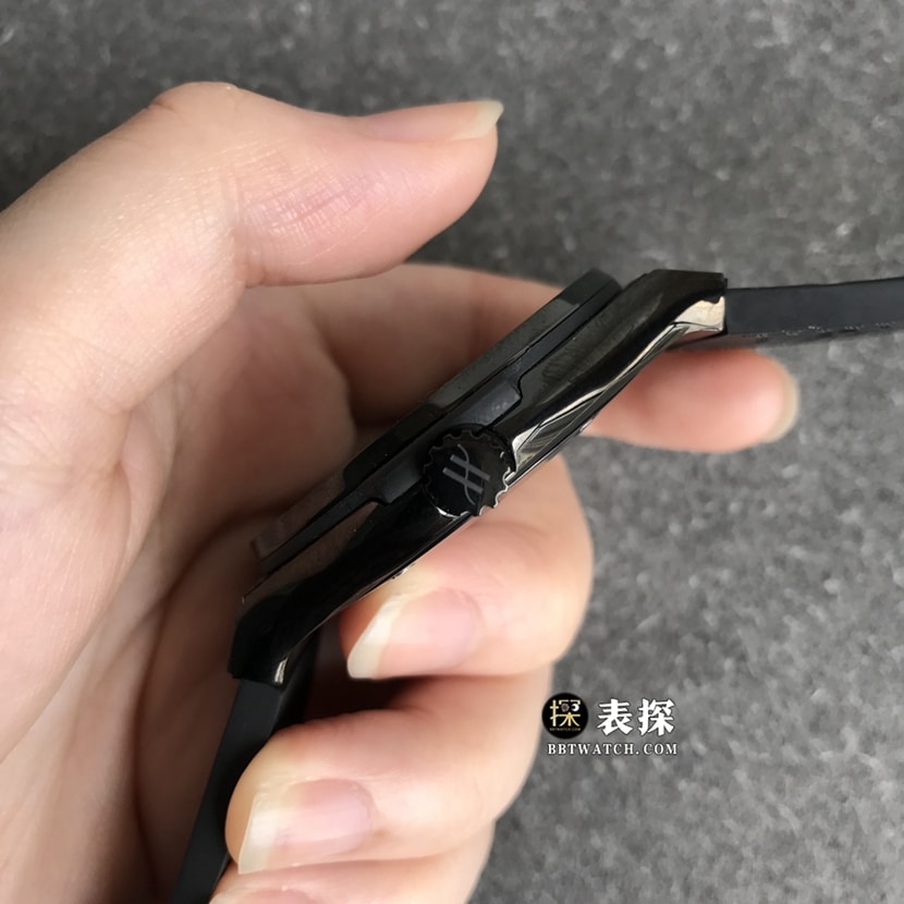 WWF经典融合宇舶1:1复刻手表骷髅头盘皮带款542.ND.9100.LR.1700.SKULL侧面图