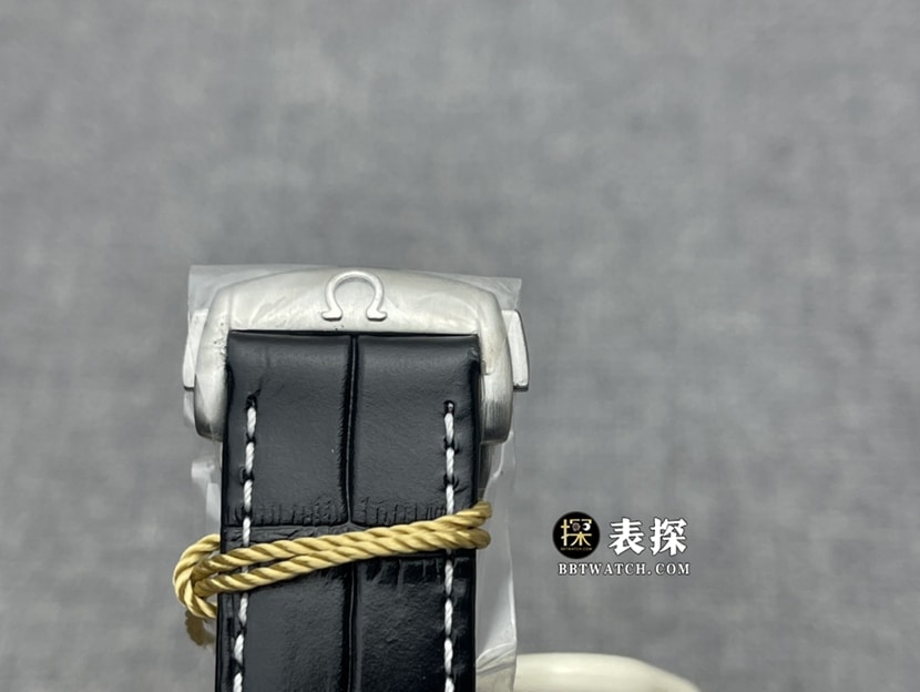OM厂欧米茄超霸顶级一比一高仿手表男士白色熊猫盘皮带款图片及价格表扣实拍图