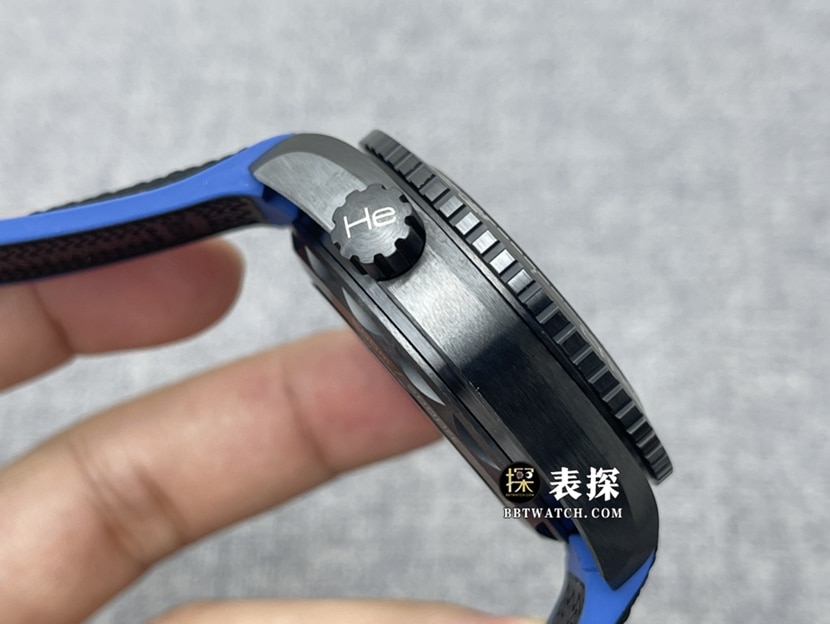 VS厂欧米茄海马顶级一比一高仿手表男士黑盘深海之黑橡胶款图片及价格侧面实拍图