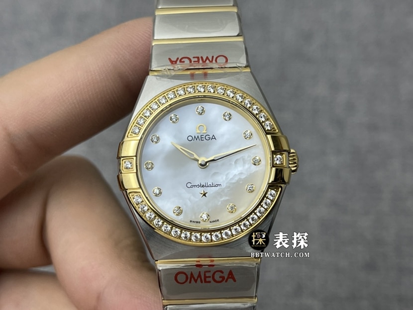 3S厂欧米茄星座一比一顶级复刻手表女士白色珍珠母贝盘黄金镶钻钢带款图片及价格正面实拍图