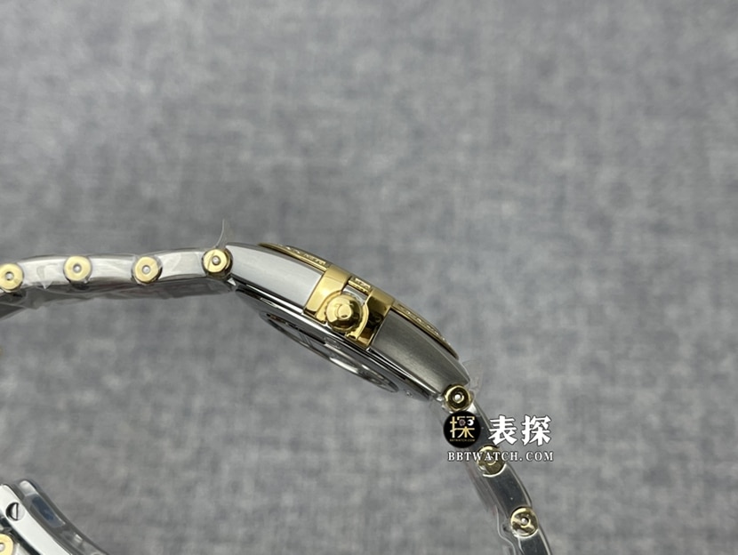 3S厂欧米茄星座一比一顶级复刻手表女士白色珍珠母贝盘黄金镶钻钢带款图片及价格侧面实拍图