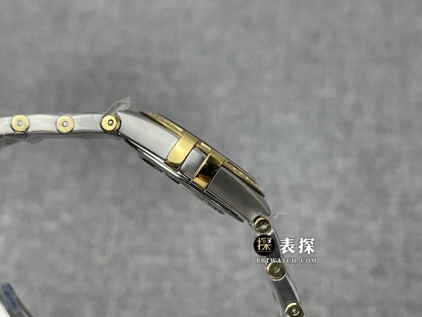 3S厂欧米茄星座一比一顶级复刻手表女士白色珍珠母贝盘黄金镶钻钢带款图片及价格侧面实拍图