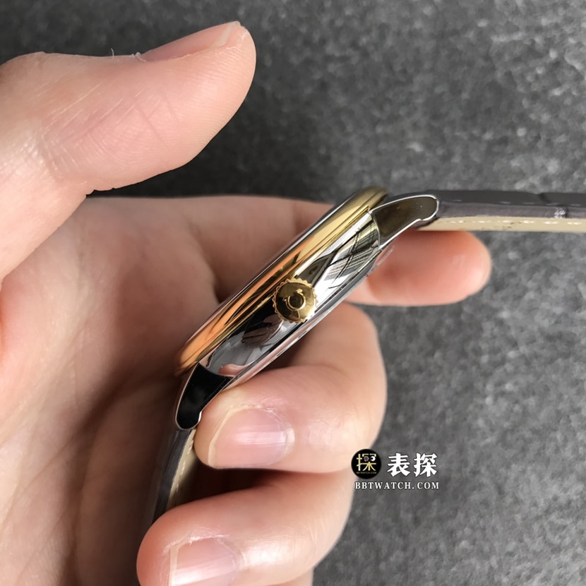 欧米茄蝶飞顶级一比一精仿手表男士白盘黄金皮带款图片及价格侧面实拍图