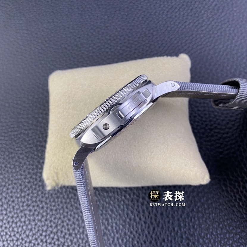 SBF厂沛纳海潜行PAM01288顶级复刻手表男士碳灰盘皮带款图片及价格侧面实拍图