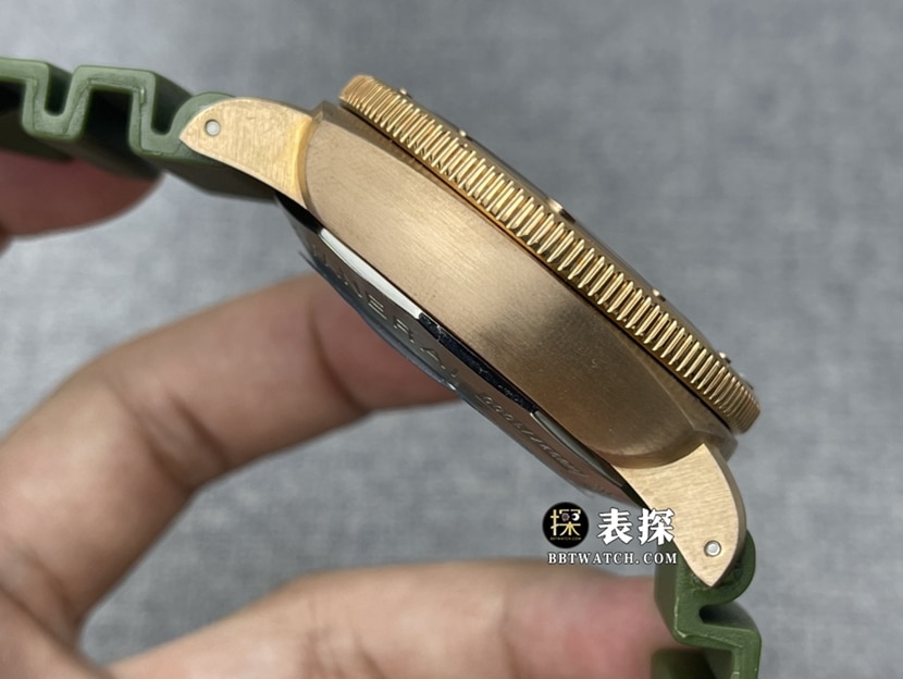 VS厂沛纳海特别版PAM 00382一比一顶级复刻手表男士绿盘橡胶款图片及价格侧面实拍图