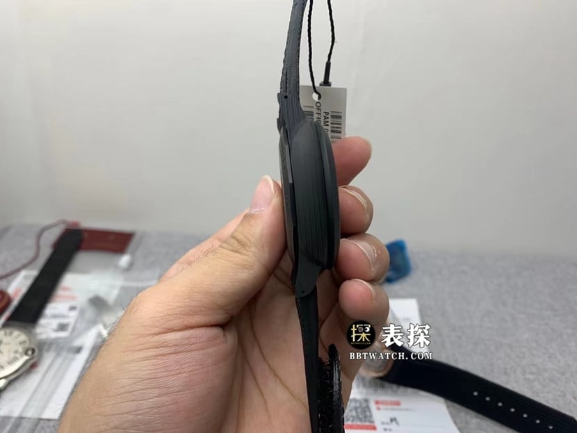 沛纳海庐米诺PAM01118顶级一比一高仿手表男士黑盘皮带款图片及价格侧面实拍图