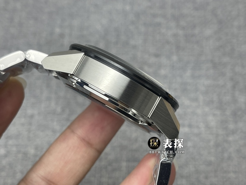 XF厂泰格豪雅卡莱拉一比一超A高仿手表男士黑色熊猫盘钢带款图片及价格侧面实拍图