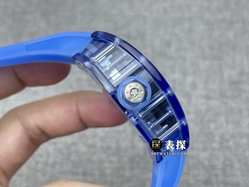 RM厂理查米尔男士RM 12-01腕表一比一超A精仿手表男士蓝宝石透明橡胶款图片及价格侧面实拍图