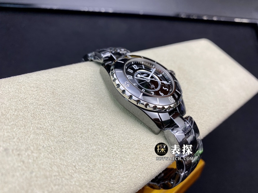 XF厂香奈儿女士J12超A高仿手表黑盘钢带款图片及价格侧面实拍图