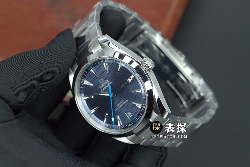VS海马欧米茄1:1复刻手表蓝盘钢带款220.10.41.21.03.002整体实拍图