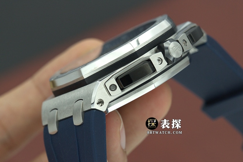 APF离岸型爱彼1:1复刻手表蓝盘橡胶款26420TI.OO.A027CA.01侧面图