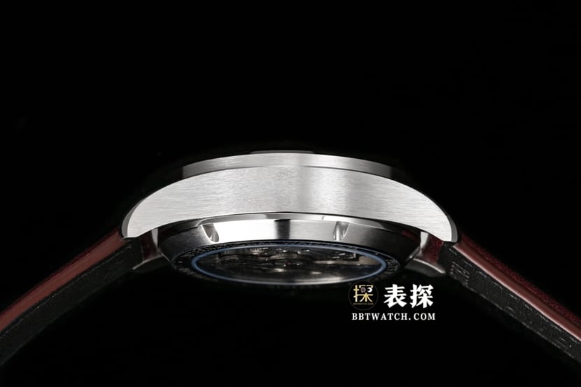 飞行员万国1:1复刻手表勃艮第红盘皮带款IW388107侧面实拍图