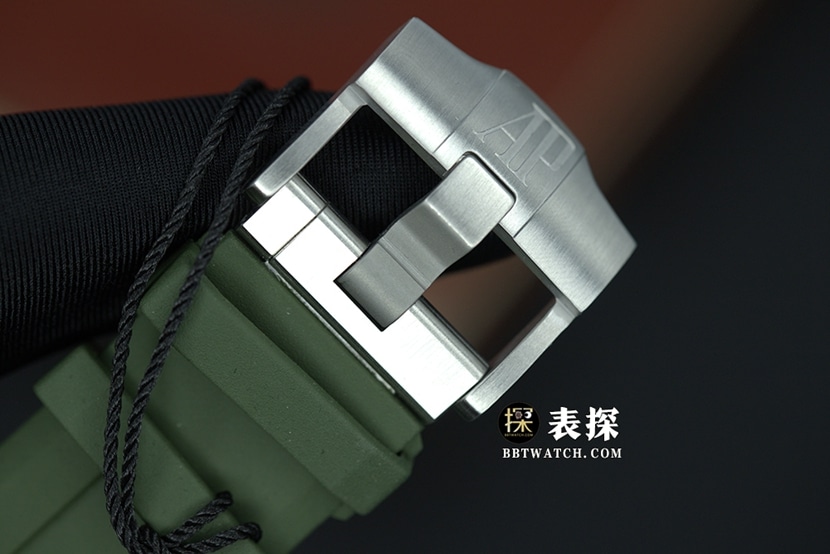 ZF离岸型爱彼1:1复刻手表军绿盘橡胶款牛油果15720ST.OO.A052CA.01表扣实拍图