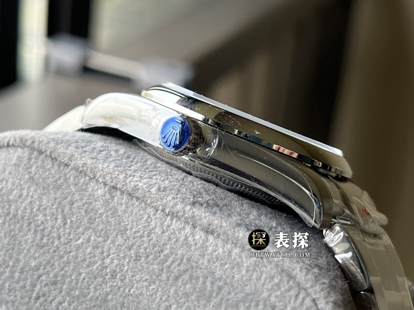 KRF蚝式恒动劳力士1:1复刻手表绿松石蓝盘彩色气球面橡胶款m126000-0009侧面实拍图