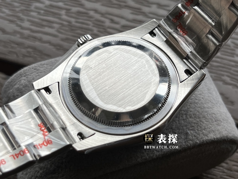 KRF蚝式恒动劳力士1:1复刻手表绿松石蓝盘彩色气球面橡胶款m126000-0009背面实拍图