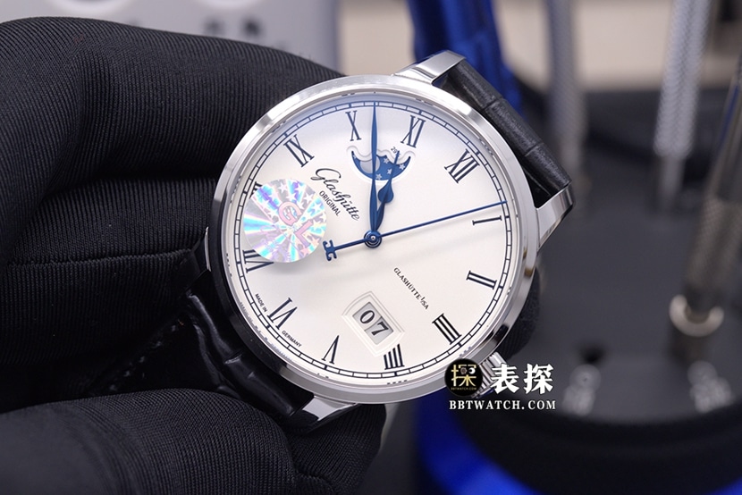GL厂议员格拉苏蒂1:1复刻手表白盘月相皮带款100-04-32-12-04正面实拍图