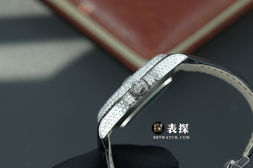 游艇名仕型劳力士1:1复刻手表盘镶钻橡胶款侧面实拍图
