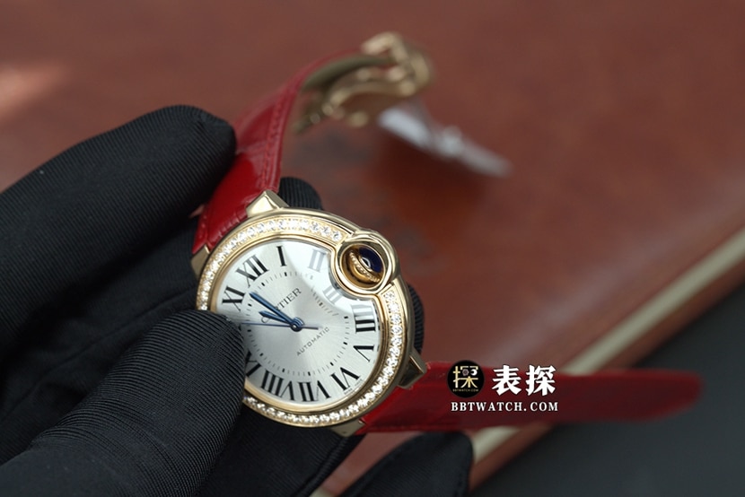 K3蓝气球卡地亚1:1复刻手表银灰盘玫瑰金镶钻皮带款WJBB0033整体实拍图