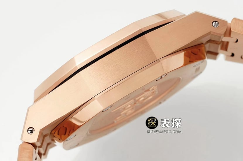 IPF皇家橡树爱彼1:1复刻手表蓝盘玫瑰金钢带款26331OR.OO.1220OR.01侧面实拍图