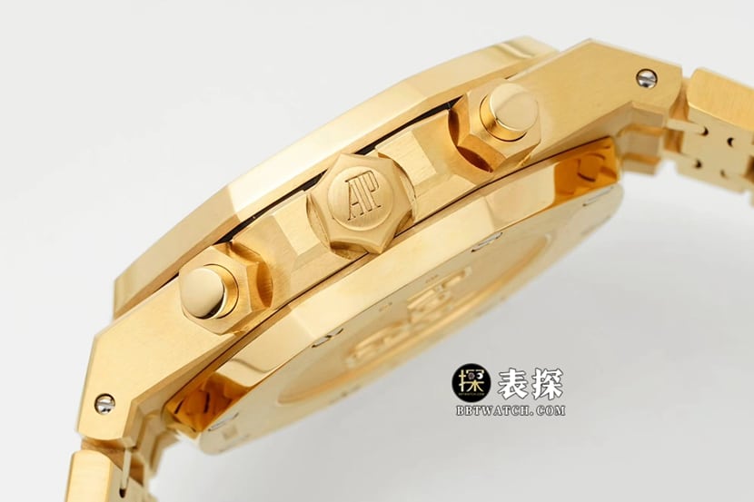 IPF皇家橡树爱彼1:1复刻手表绿盘黄金钢带款26331BA.OO.1220BA.02侧面实拍图