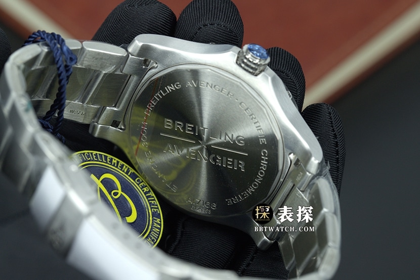 复仇者百年灵1:1复刻手表蓝盘钢带款A17318101C1A1背面实拍图