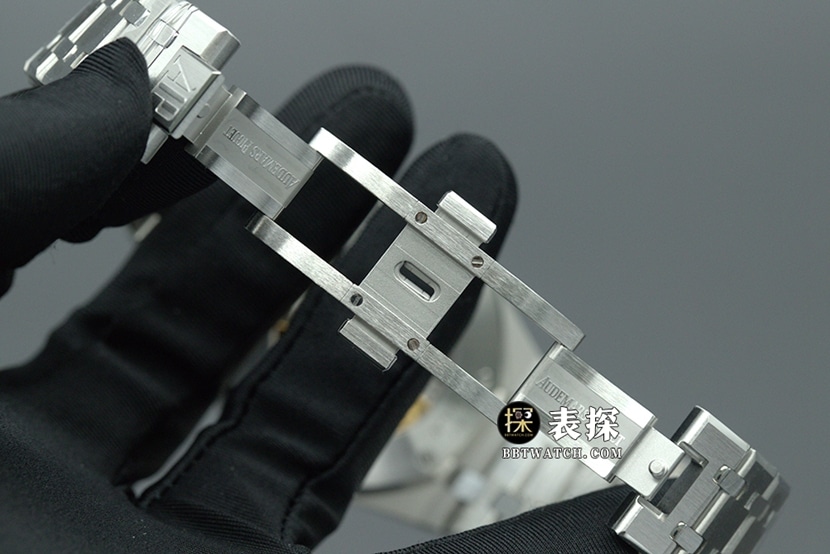 APS厂爱彼男士皇家橡树系列超A高仿手表黑盘钢带款15400ST.OO.1220ST.01表扣实拍图