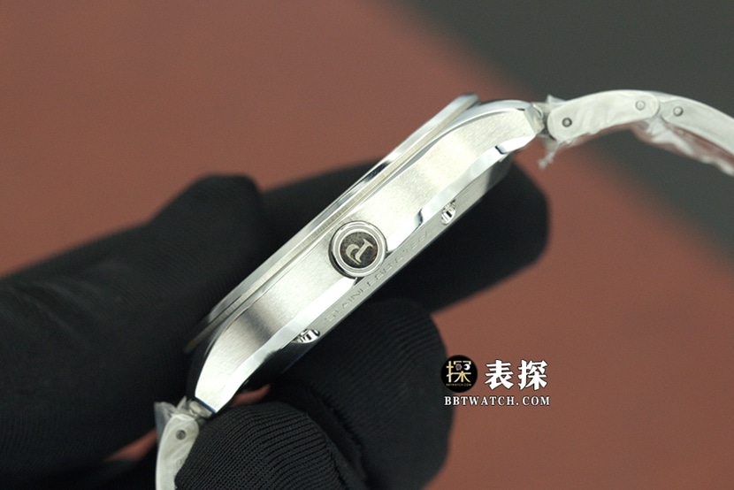 MKS厂PIAGET POLO伯爵1:1复刻手表蓝盘钢带款G0A41002侧面实拍图