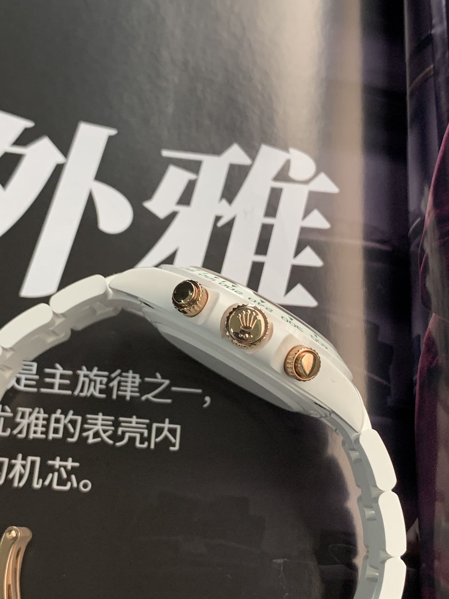 AET厂劳力士男士迪通拿计时顶级一比一精仿手表绿盘陶瓷款侧面实拍图