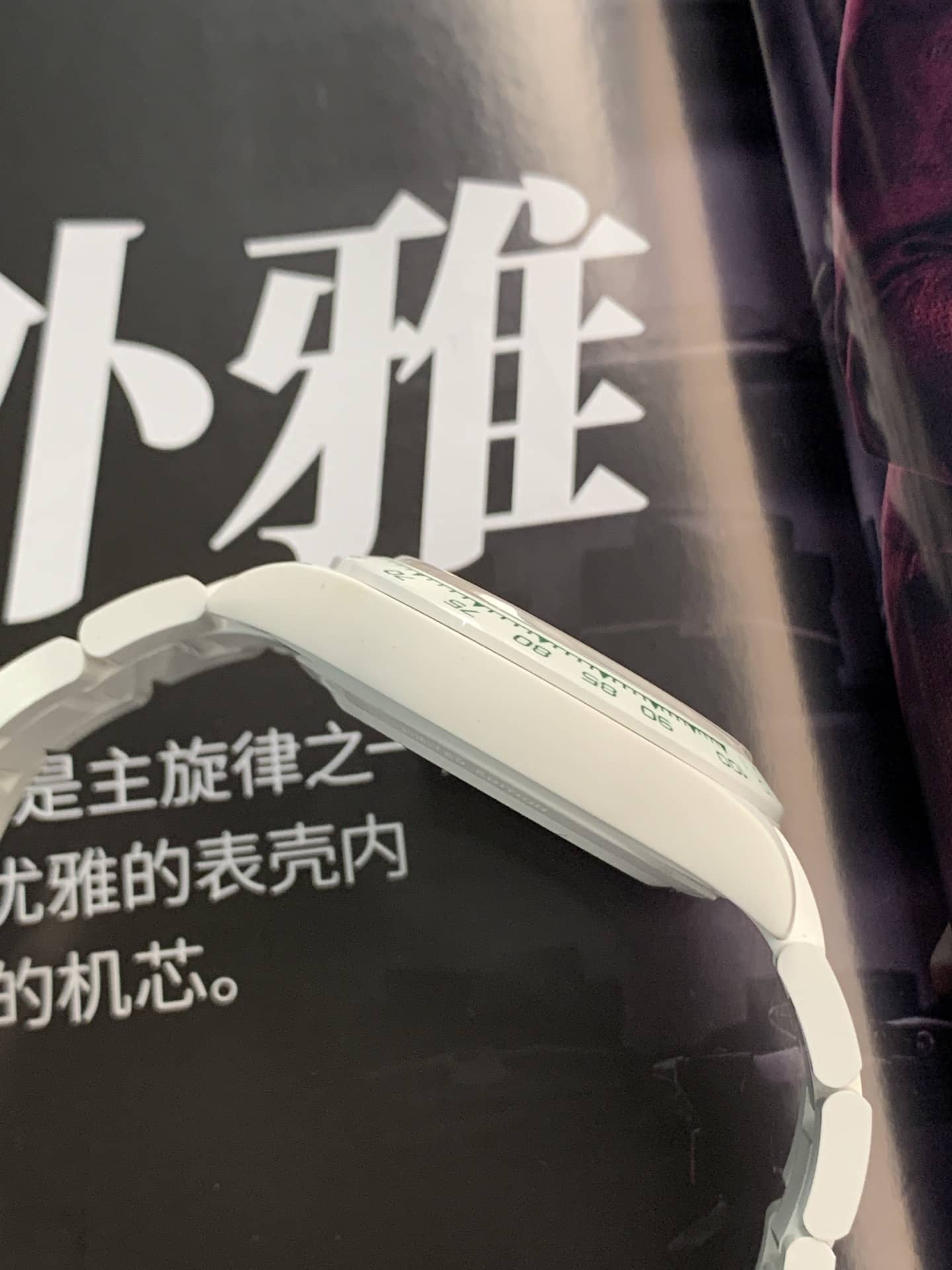 AET厂劳力士男士迪通拿计时顶级一比一高仿手表蓝盘陶瓷款侧面实拍图