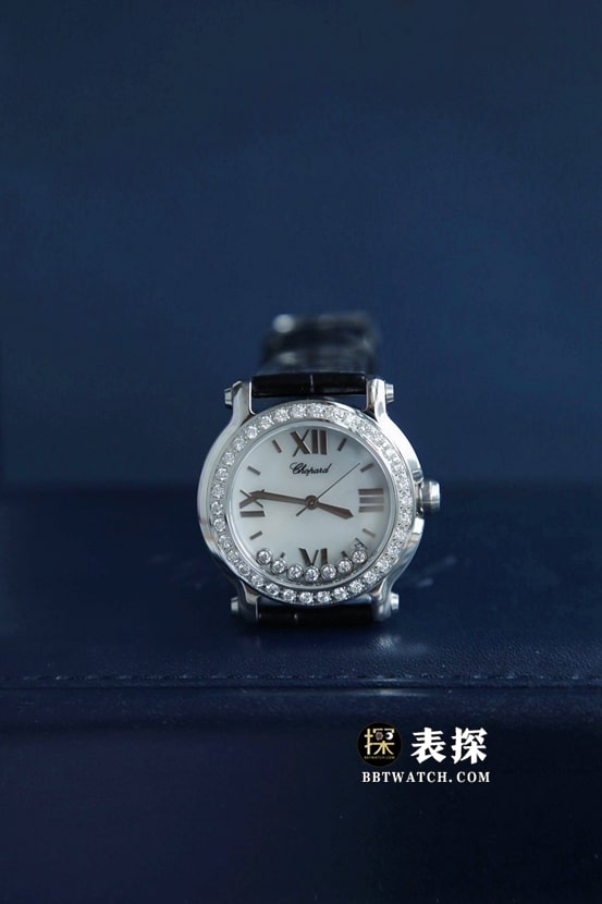 原单快乐钻萧邦1:1复刻手表女士银白盘镶钻皮带款278475-3037正面图