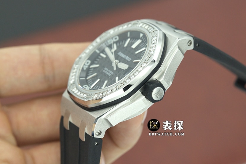 JF离岸型爱彼1:1复刻手表黑盘镶钻皮带款15703ST.OO.A002CA.01侧面实拍图