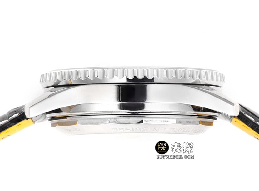 BLS航空计时百年灵1:1复刻手表黑盘皮带款AB0138211B1P1侧面实拍图