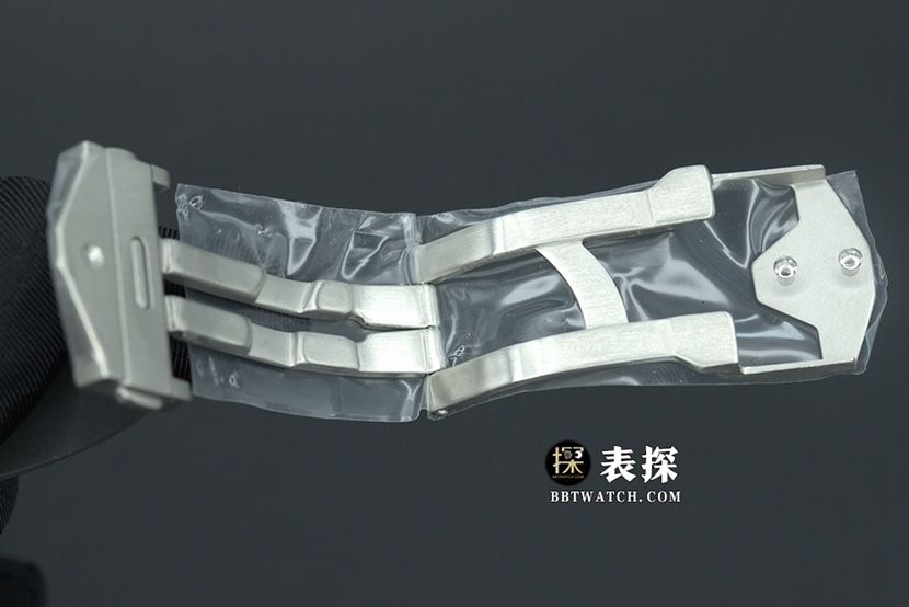 BBF厂BIG BANG宇舶1:1复刻手表黑盘橡胶款418.NX.1107.RX.MXM19表扣实拍图