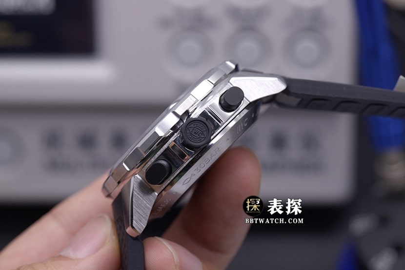 BT厂海洋时计万国1:1复刻手表夜光岩灰色熊猫盘橡胶款IW379506侧面实拍图
