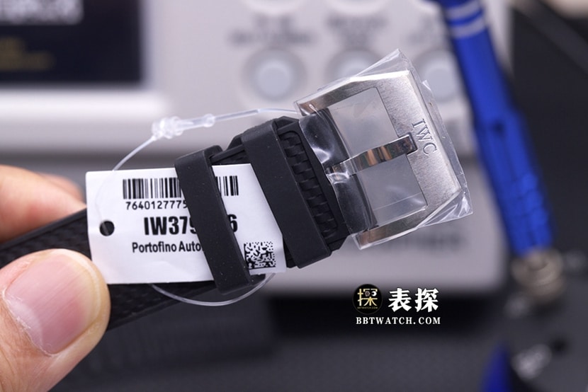 BT厂海洋时计万国1:1复刻手表夜光岩灰色熊猫盘橡胶款IW379506表扣实拍图