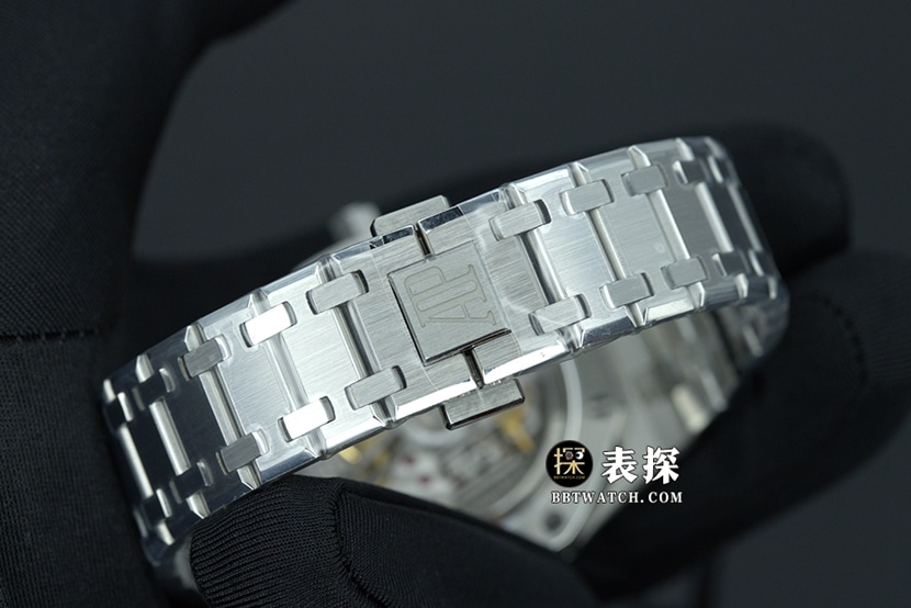 APS皇家橡树爱彼1:1复刻手表夜光深蓝盘钢带款15202ST.OO.1240ST.01表带实拍图
