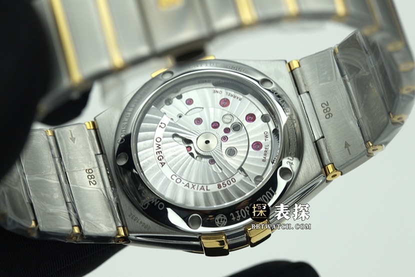 3S星座欧米茄1:1复刻手表香槟色表盘圈钻钢带款123.20.38.21.58.001背面实拍图
