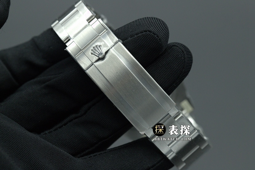 C厂潜航者劳力士1:1复刻手表夜光黑盘钢带款m126610ln-0001、116610LN-0001表带实拍图
