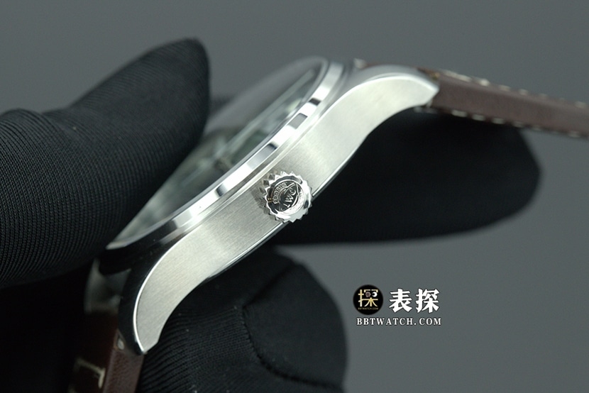 M+飞行员万国1:1复刻手表夜光绿盘皮带款IW328205侧面实拍图