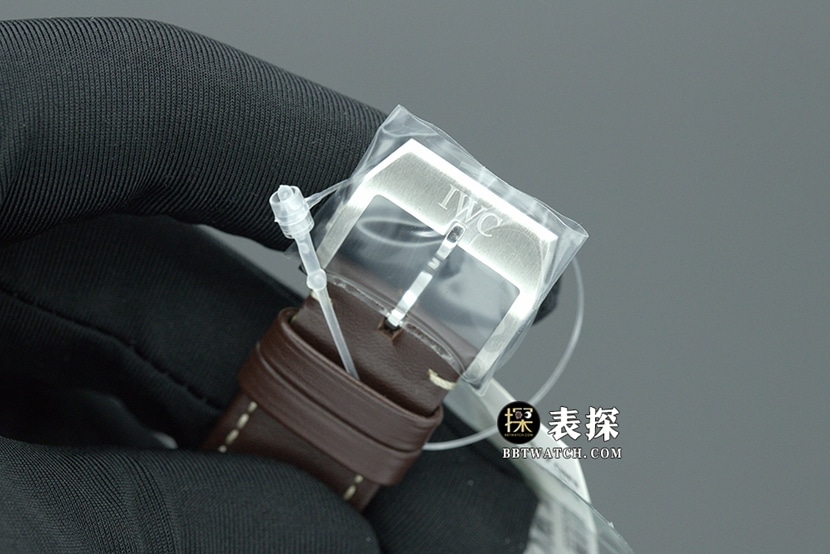 M+飞行员万国1:1复刻手表夜光绿盘皮带款IW328205表扣实拍图