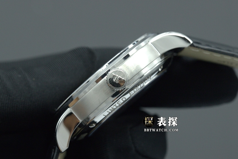 R8厂大师积家1:1复刻手表银灰盘陀飞轮皮带款5086420侧面实拍图