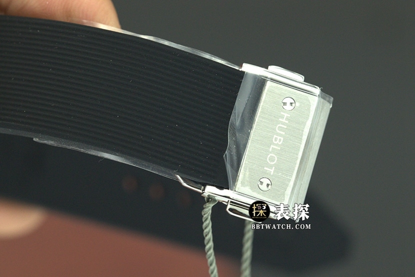 HB厂经典融合宇舶1:1复刻手表黑盘橡胶款565.NX.1171.RX表扣实拍图