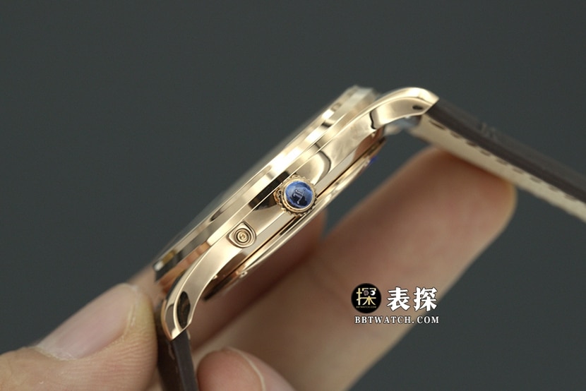 APS厂大师积家1:1复刻手表蛋壳黄盘玫瑰金月相皮带款1362511侧面实拍图