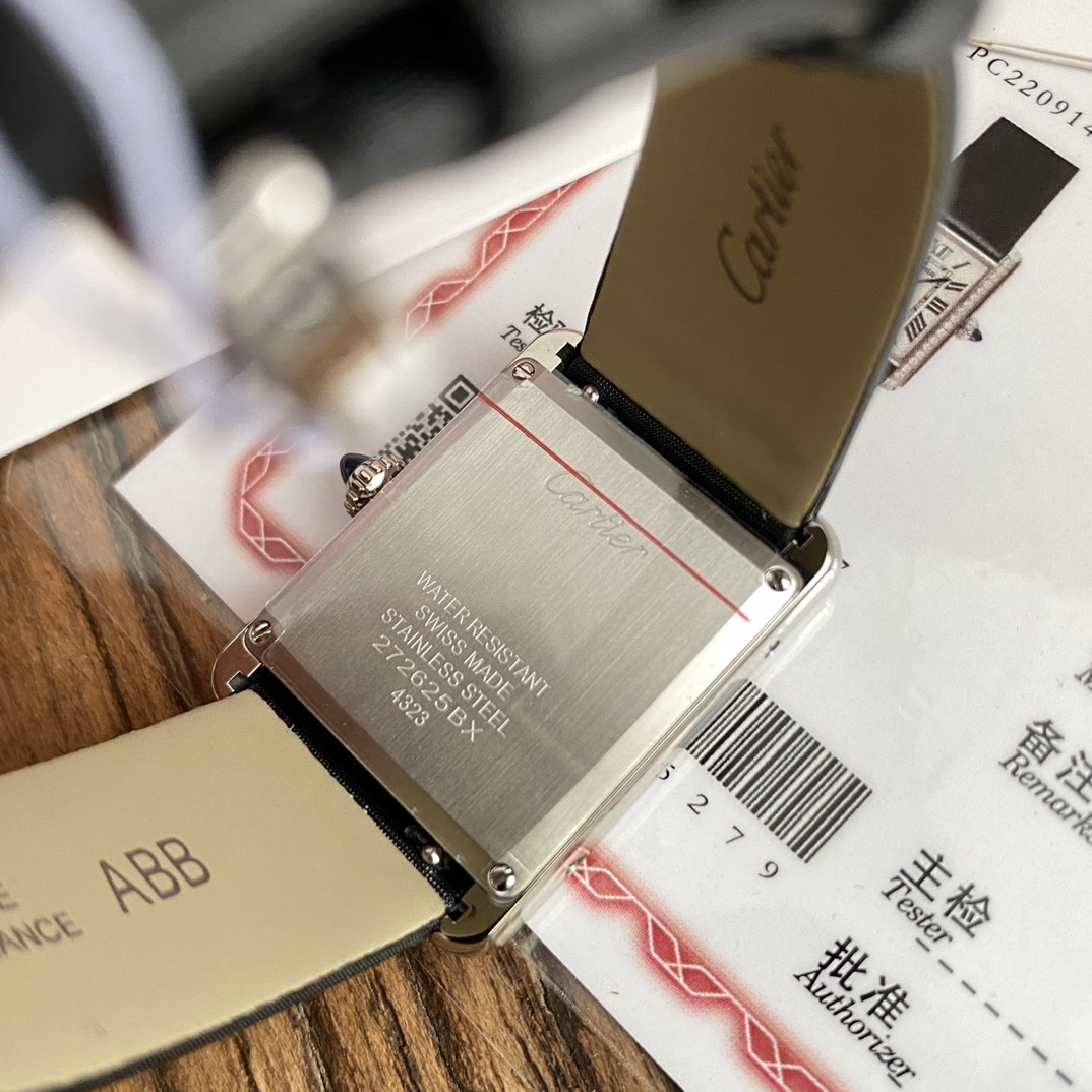 坦克卡地亚1:1复刻手表银灰盘镶钻中号皮带后盖图