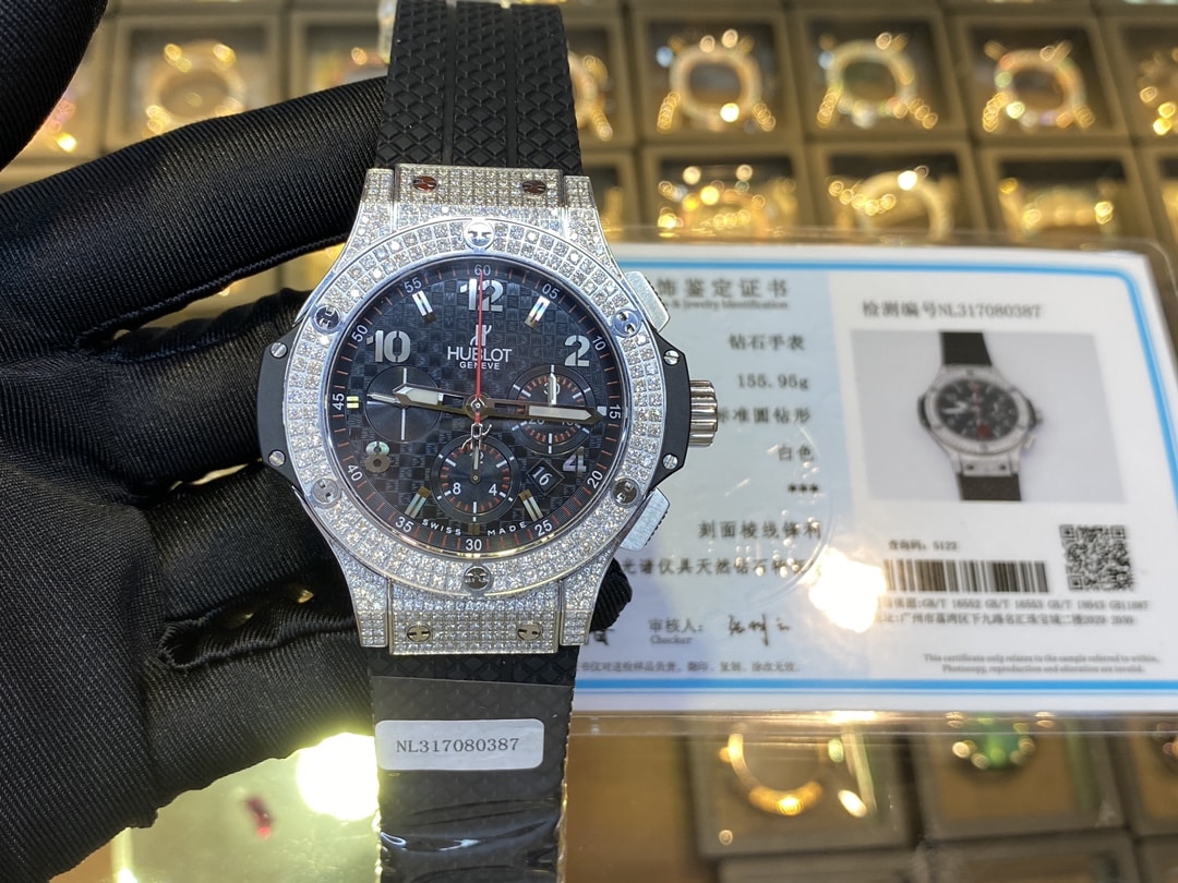 BIG BANG宇舶1:1复刻手表真金真钻黑盘镶钻橡胶带正面图