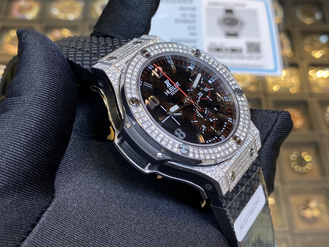 BIG BANG宇舶1:1复刻手表真金真钻黑盘镶钻橡胶带正面图侧面图