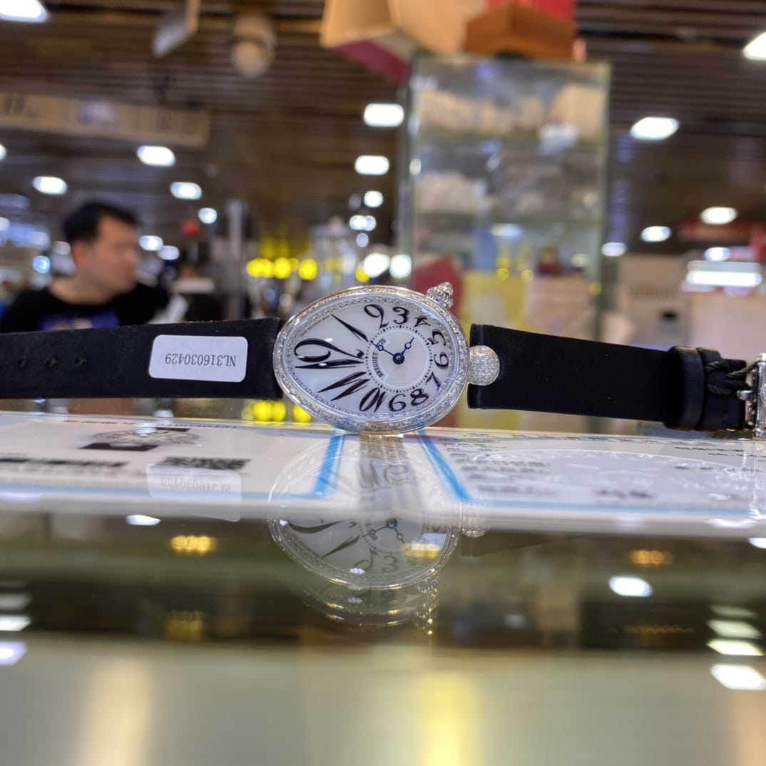 那不勒斯王后宝玑1:1复刻手表银白天然贝母盘缎面带正面图