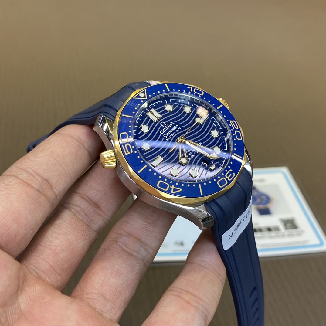 欧米茄1:1复刻表,海马复刻手表,侧面图