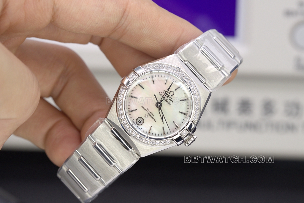 TW欧米茄复刻手表星座女款29mm圈钻贝母面整体图