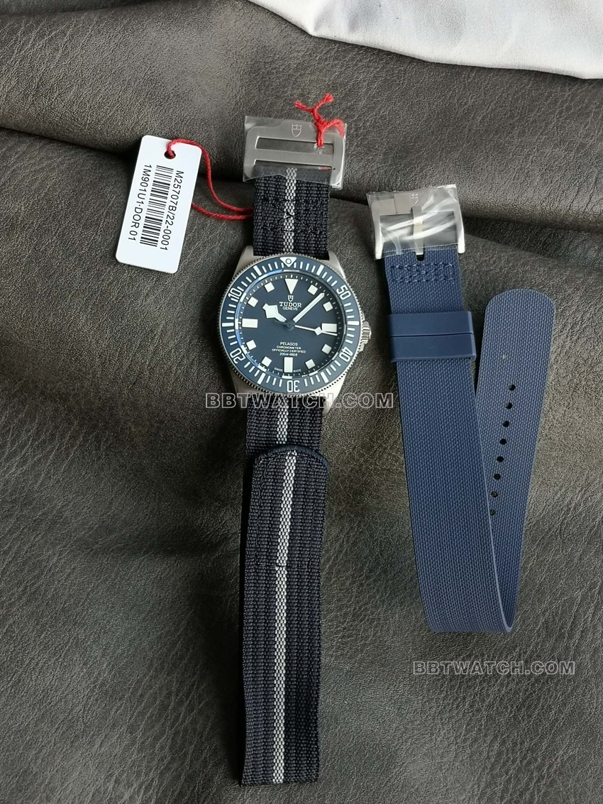 M+厂帝舵领潜型一比一顶级复刻蓝盘M25707B/23-0001正面实拍图